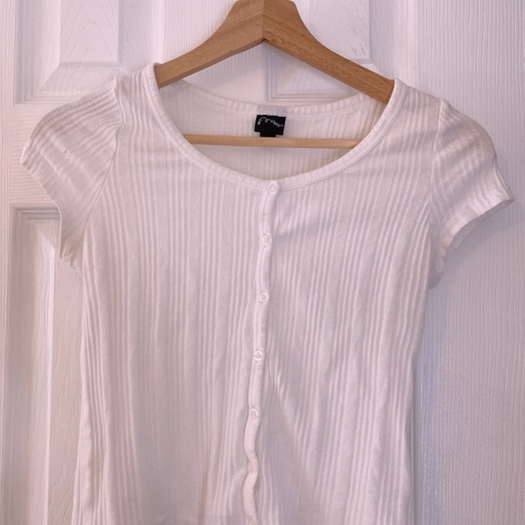 white t-shirt - Picture 2 of 2